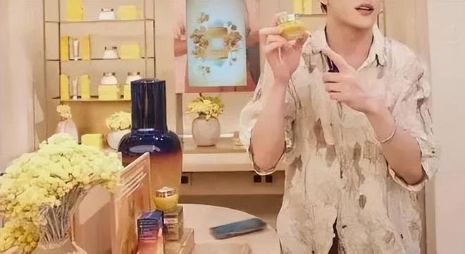 曾是中产最爱如今靠县城贵妇“续命”AG真人网站450亿美妆巨头退市(图7)