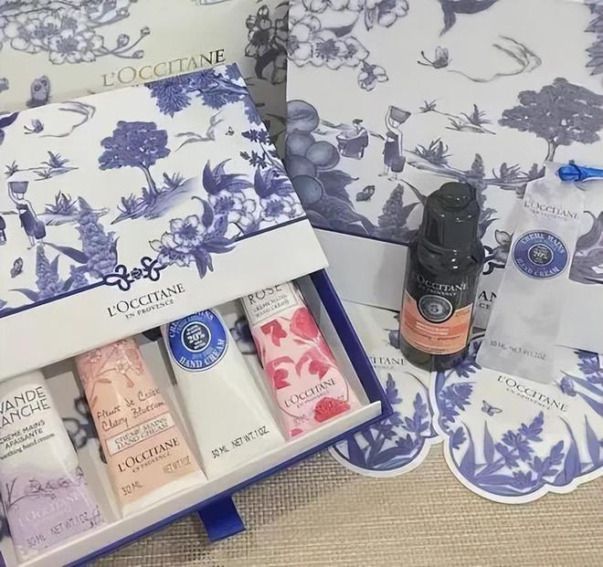 曾是中产最爱如今靠县城贵妇“续命”AG真人网站450亿美妆巨头退市(图5)