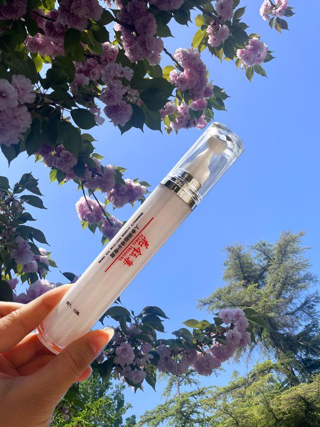 霜复盘：眼周肌肤可以变得更加光滑！AG真人滋润补水抗皱清爽不粘腻的眼(图2)