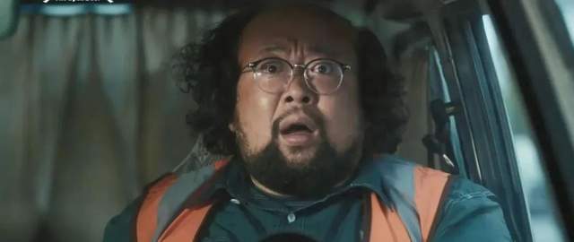 老年直播骗局、网红“剧本”真相全说透了AG真人旗舰厅易小星新片太敢拍！将中(图17)