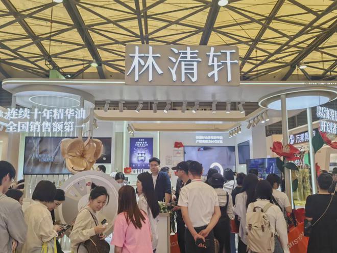 、自然堂等美妆企业亮相美博会！AG真人游戏地址【现场】家化(图21)